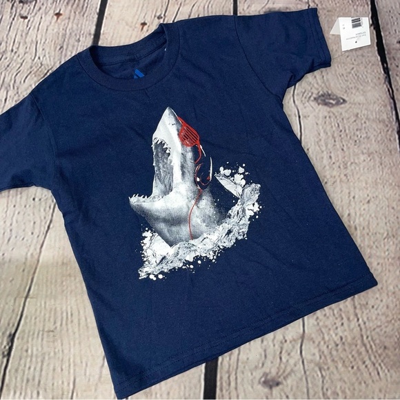 Shark T-shirt new with tags - Picture 1 of 2